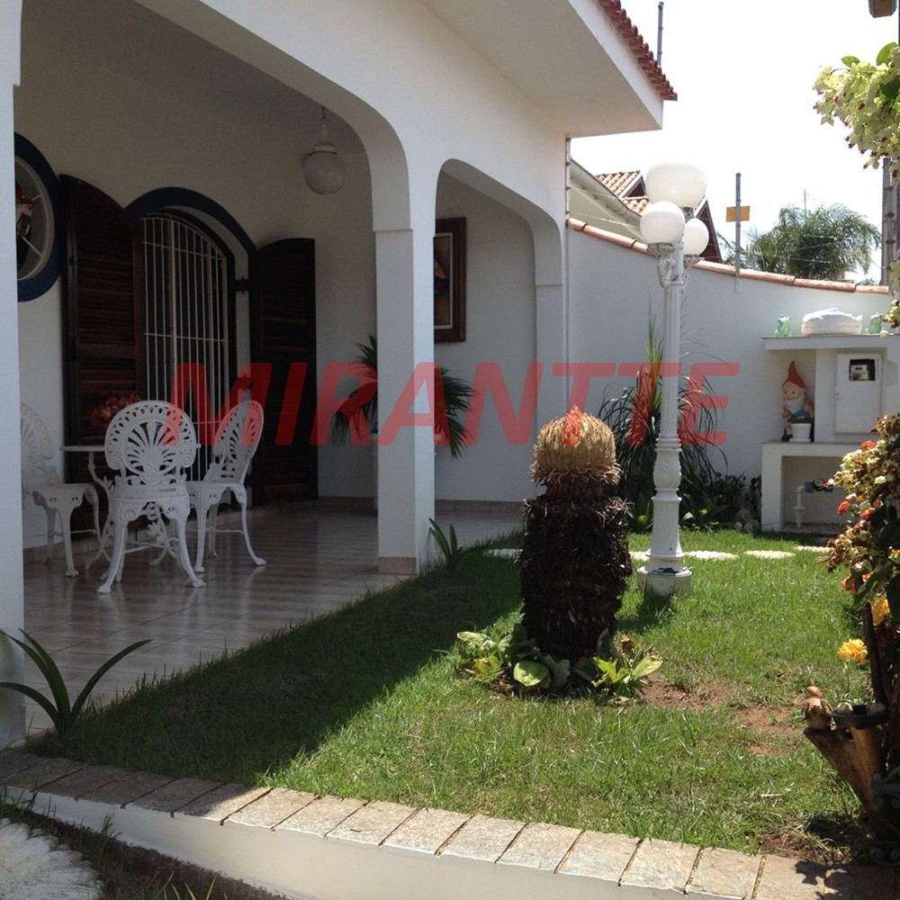 Casa terrea de 181m² com 3 quartos em Mosteiro – Centro