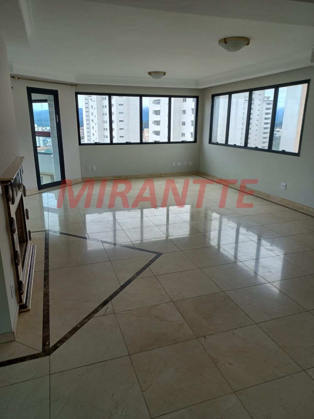 Cobertura de 500m² com 4 quartos em Água Fria