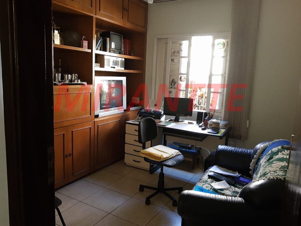 Casa terrea de 250m² com 3 quartos em Jardim Santa Mena