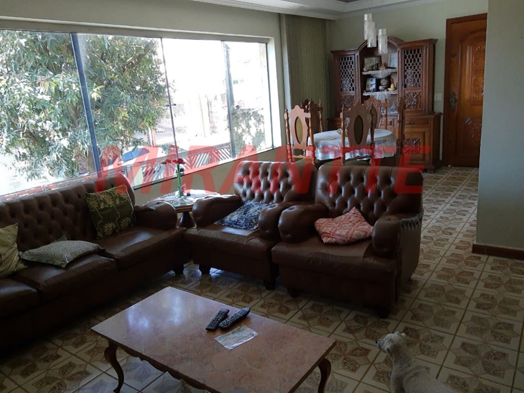 Casa terrea de 250m² com 3 quartos em Jardim Santa Mena