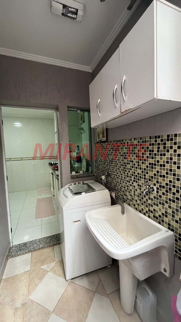 Sobrado de 123m² com 3 quartos em Vila Nivi