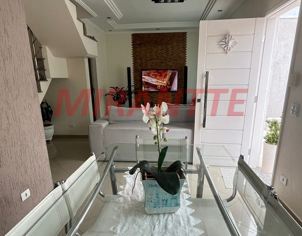 Sobrado de 123m² com 3 quartos em Vila Nivi