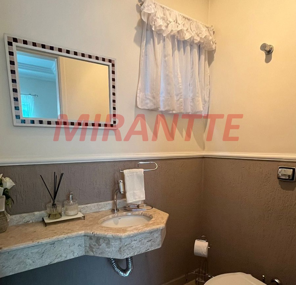 Sobrado de 123m² com 3 quartos em Vila Nivi