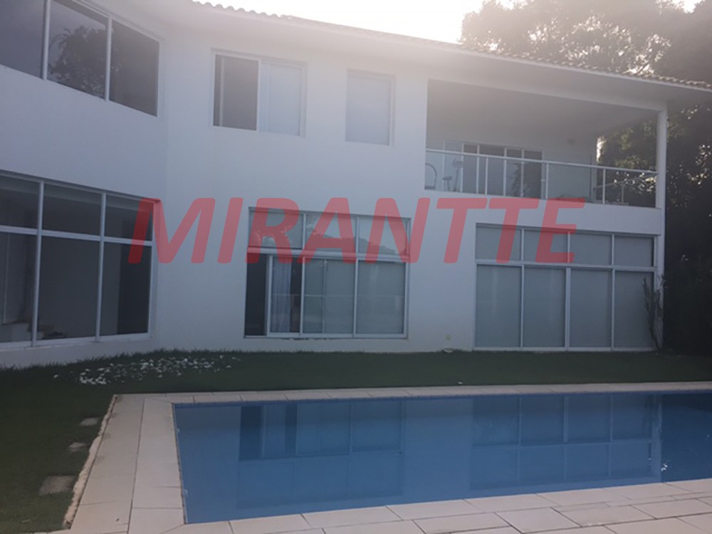 Cond. fechado de 986m² com 5 quartos em MEDEIROS