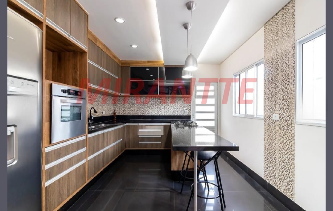 Sobrado de 260m² com 3 quartos em Santa Teresinha