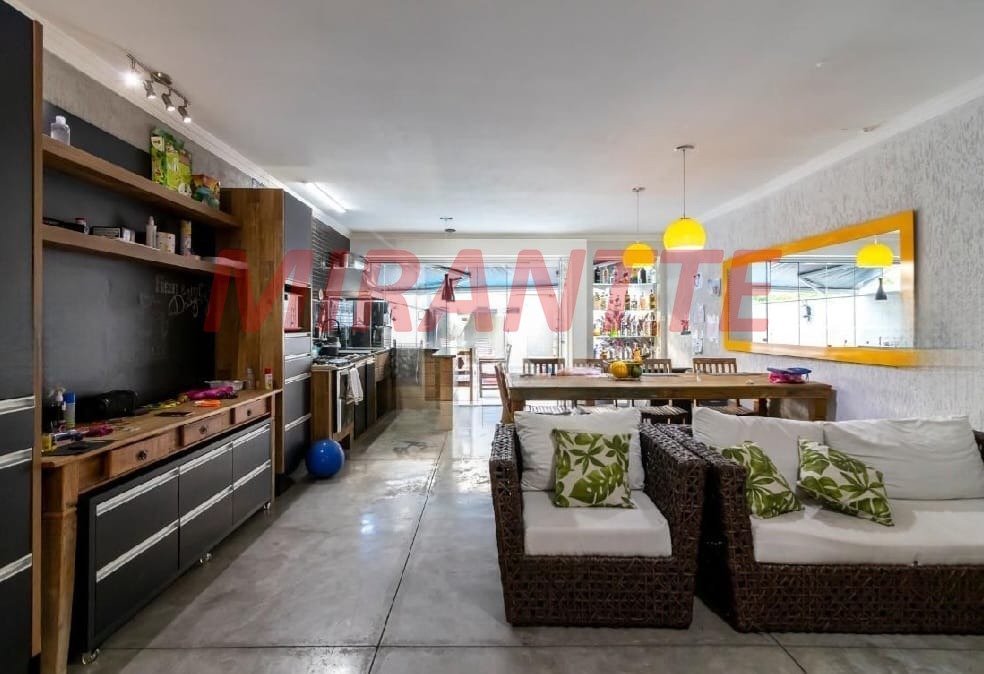 Sobrado de 260m² com 3 quartos em Santa Teresinha
