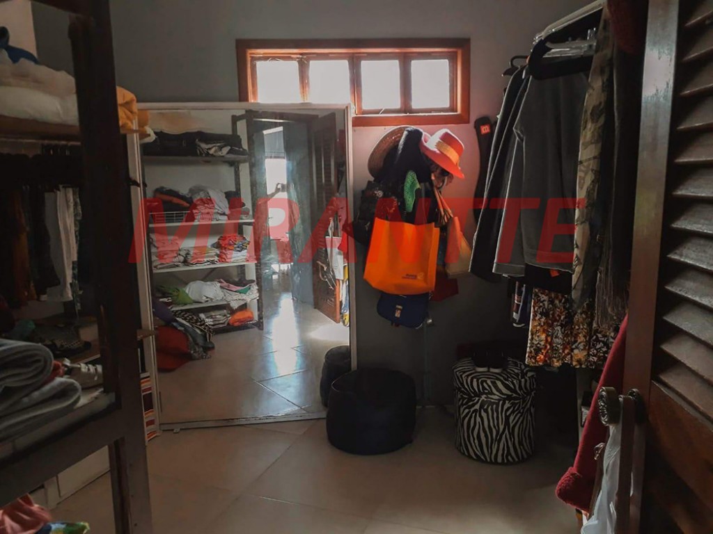Sobrado de 450m² com 4 quartos em Serra Da Cantareira