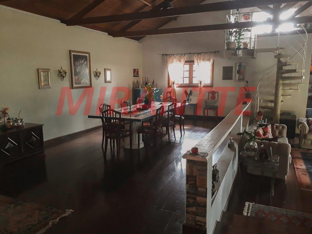 Sobrado de 450m² com 4 quartos em Serra Da Cantareira