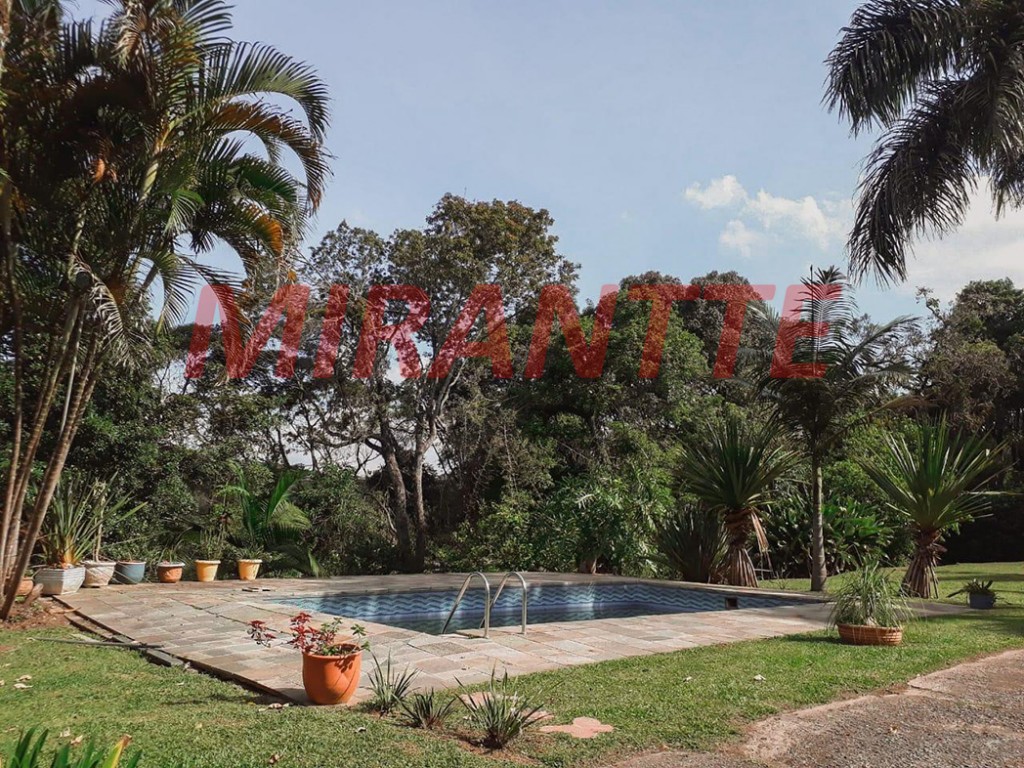 Sobrado de 450m² com 4 quartos em Serra Da Cantareira