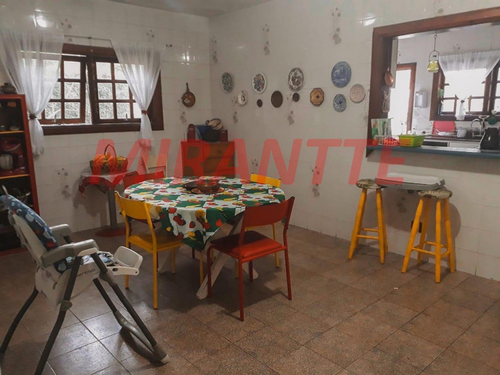 Sobrado de 450m² com 4 quartos em Serra Da Cantareira