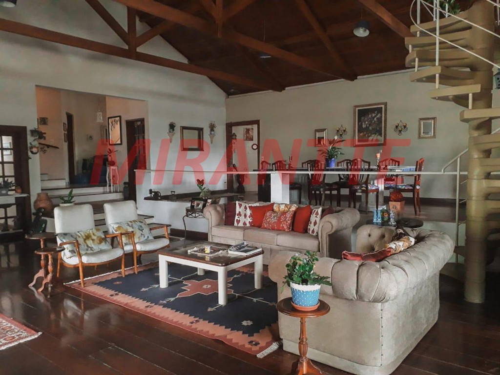 Sobrado de 450m² com 4 quartos em Serra Da Cantareira