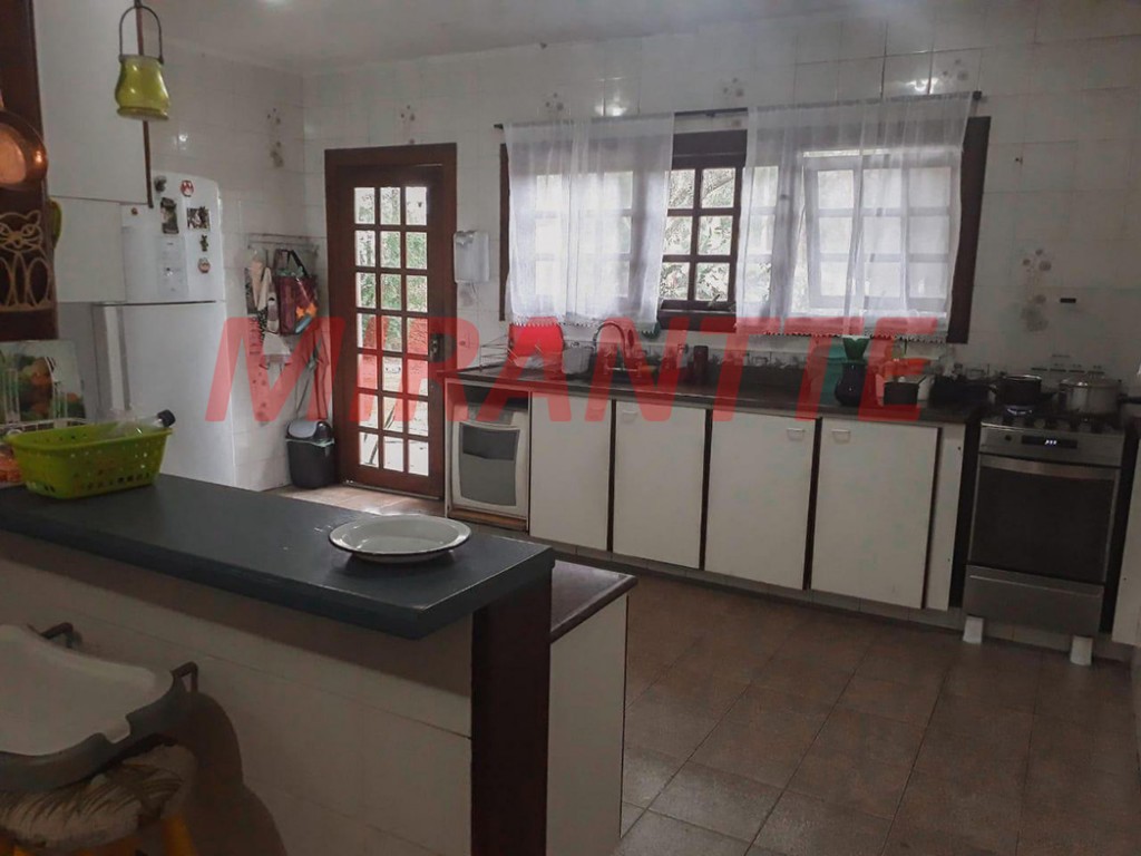 Sobrado de 450m² com 4 quartos em Serra Da Cantareira