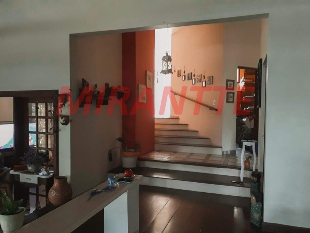 Sobrado de 450m² com 4 quartos em Serra Da Cantareira