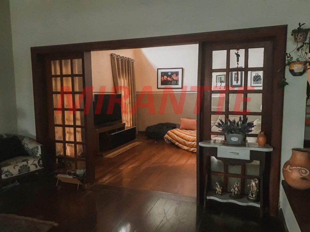 Sobrado de 450m² com 4 quartos em Serra Da Cantareira