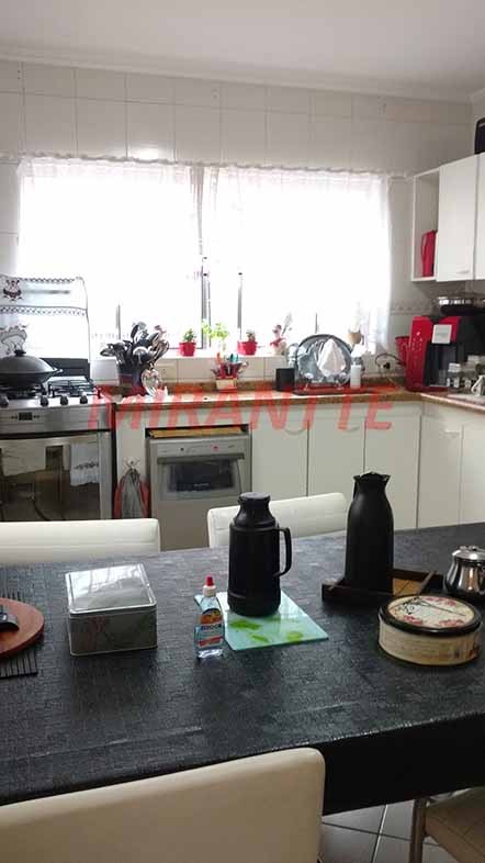 Sobrado de 165m² com 3 quartos em Água Fria