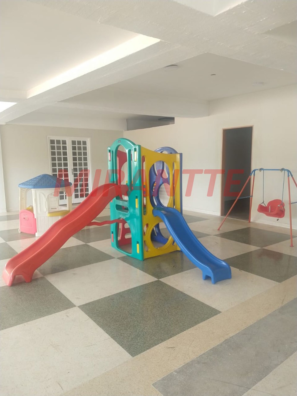 Cond. fechado de 130m² com 3 quartos em Horto Florestal