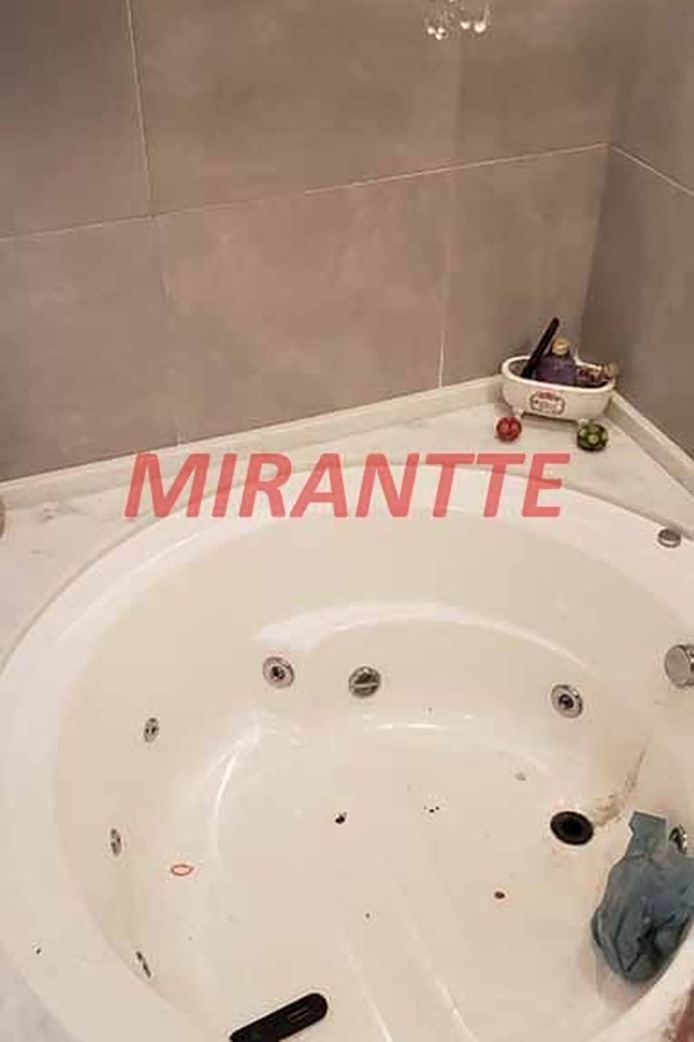 Cond. fechado de 130m² com 3 quartos em Horto Florestal