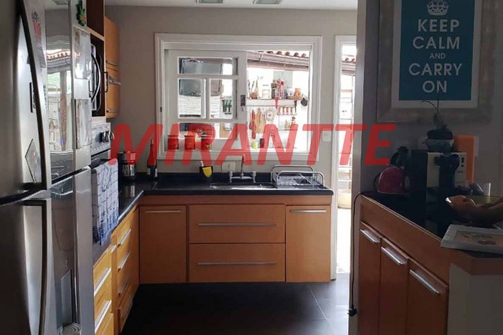 Cond. fechado de 130m² com 3 quartos em Horto Florestal