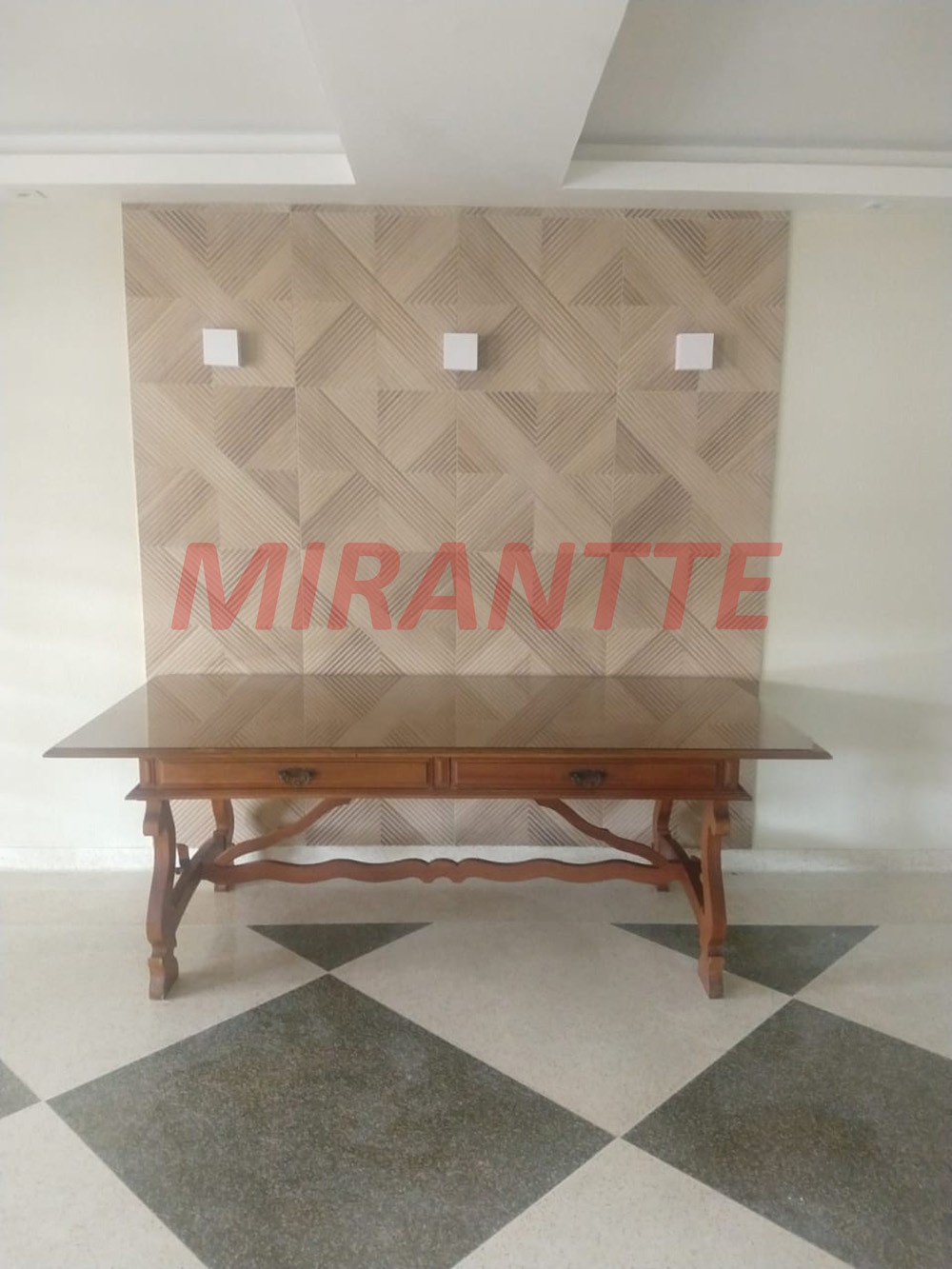Cond. fechado de 130m² com 3 quartos em Horto Florestal
