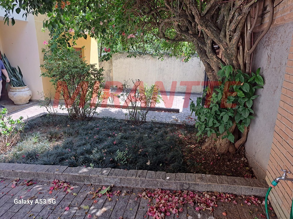 Sobrado de 750m² com 4 quartos em Jardim Floresta