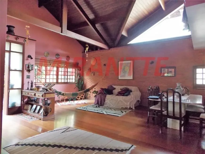 Sobrado de 750m² com 4 quartos em Jardim Floresta