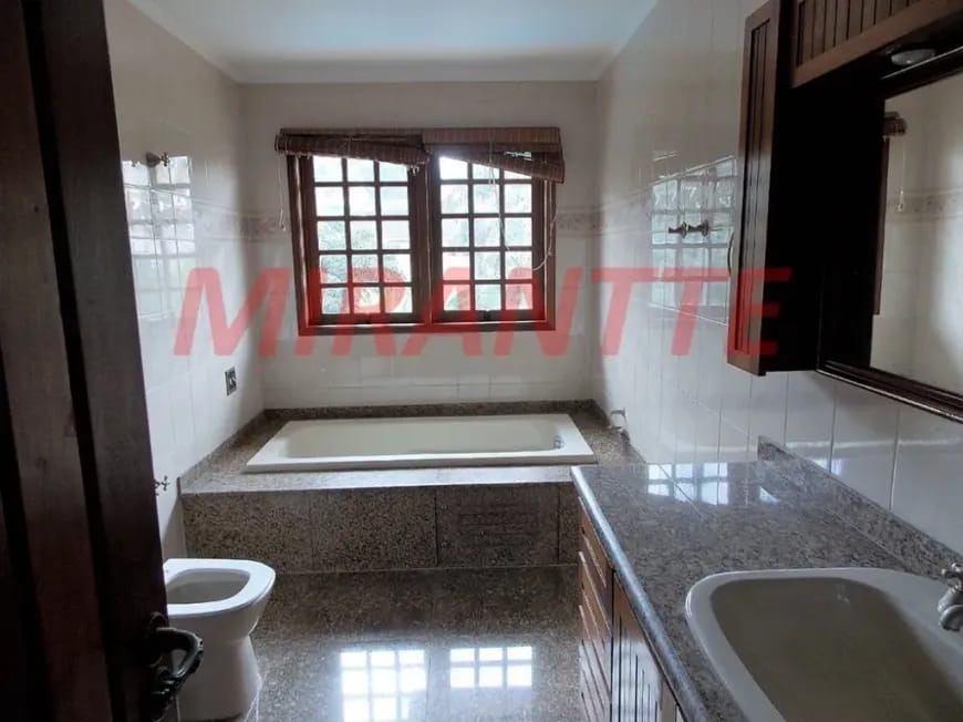 Sobrado de 750m² com 4 quartos em Jardim Floresta