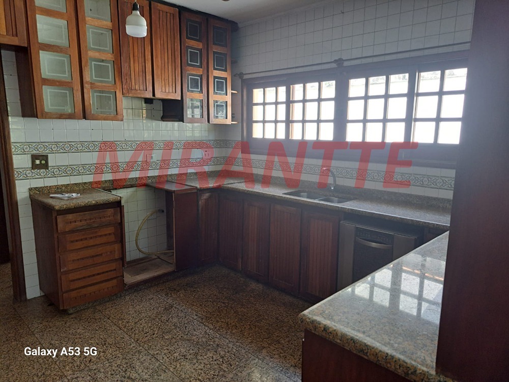 Sobrado de 750m² com 4 quartos em Jardim Floresta