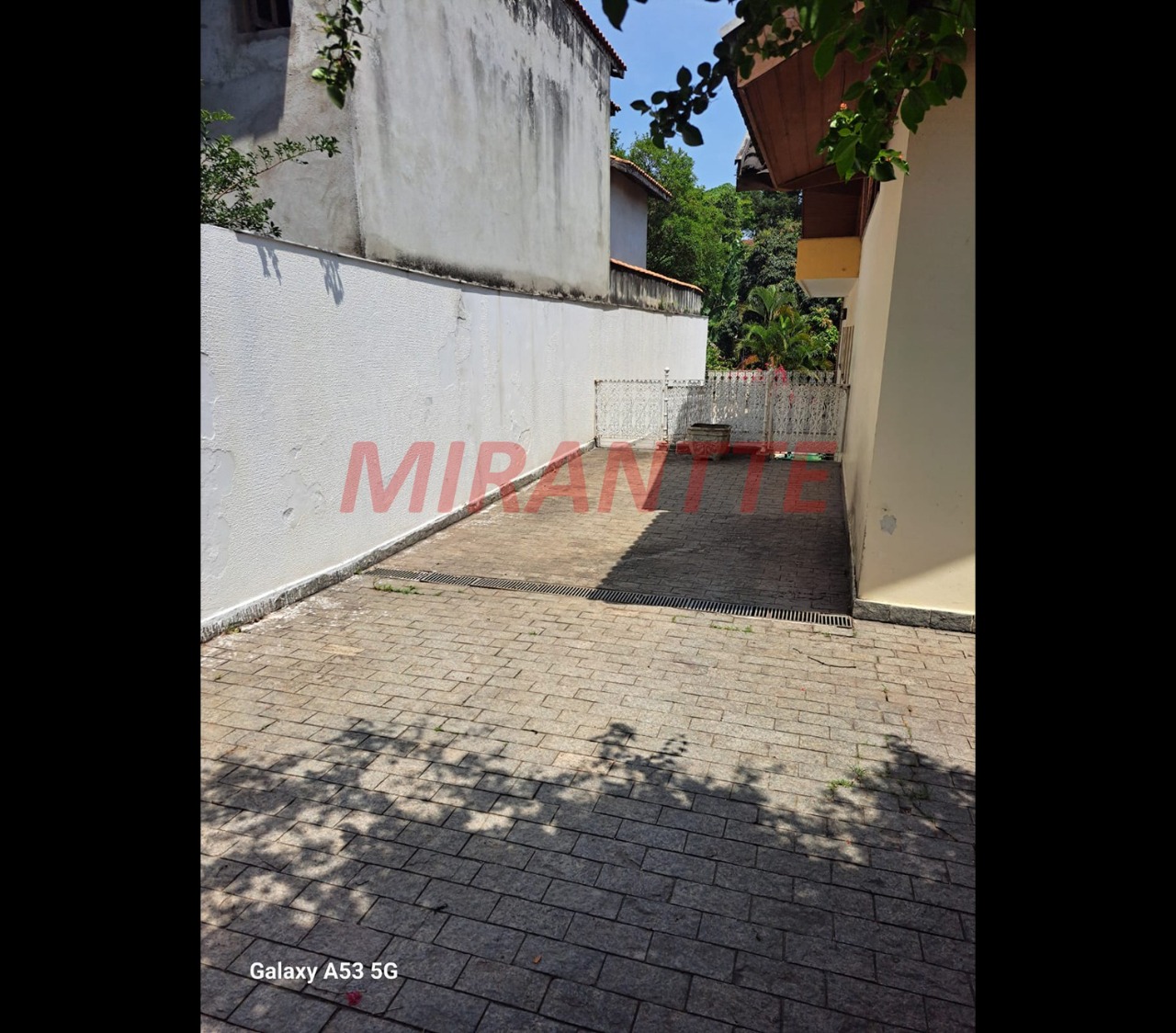 Sobrado de 750m² com 4 quartos em Jardim Floresta