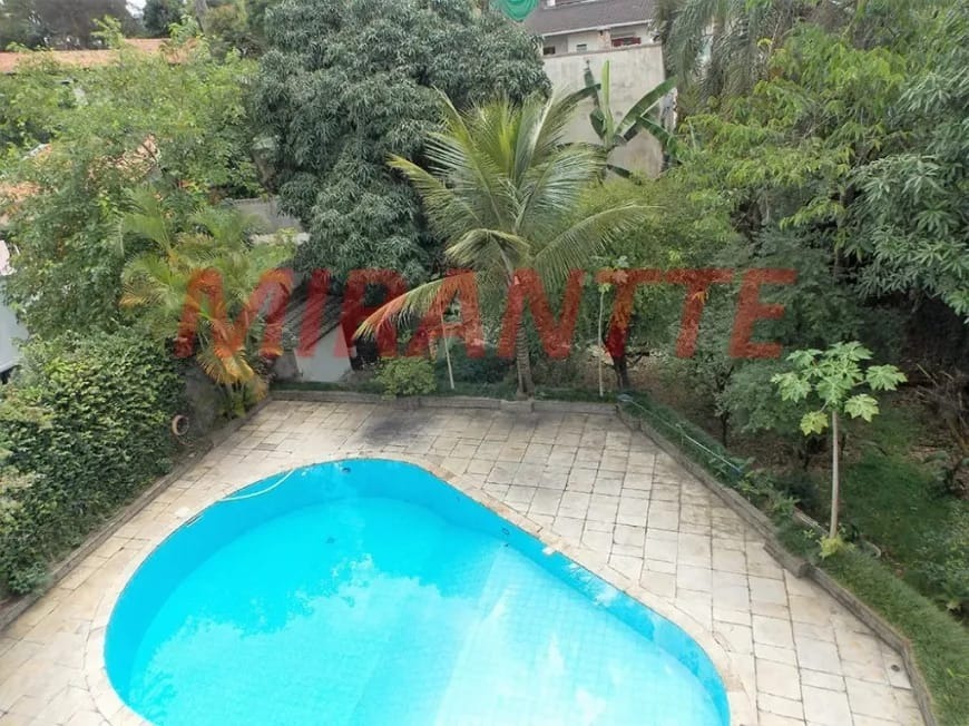Sobrado de 750m² com 4 quartos em Jardim Floresta