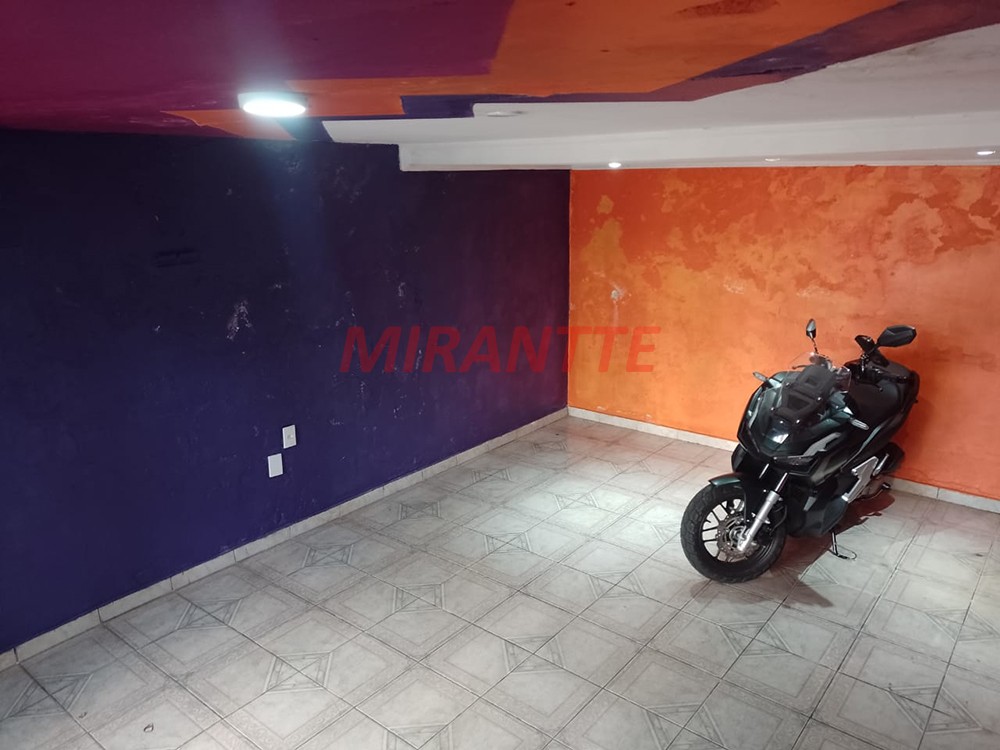 Sobrado de 196m² com 3 quartos em Santana