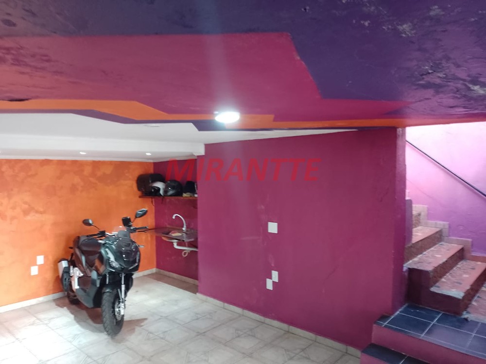 Sobrado de 196m² com 3 quartos em Santana