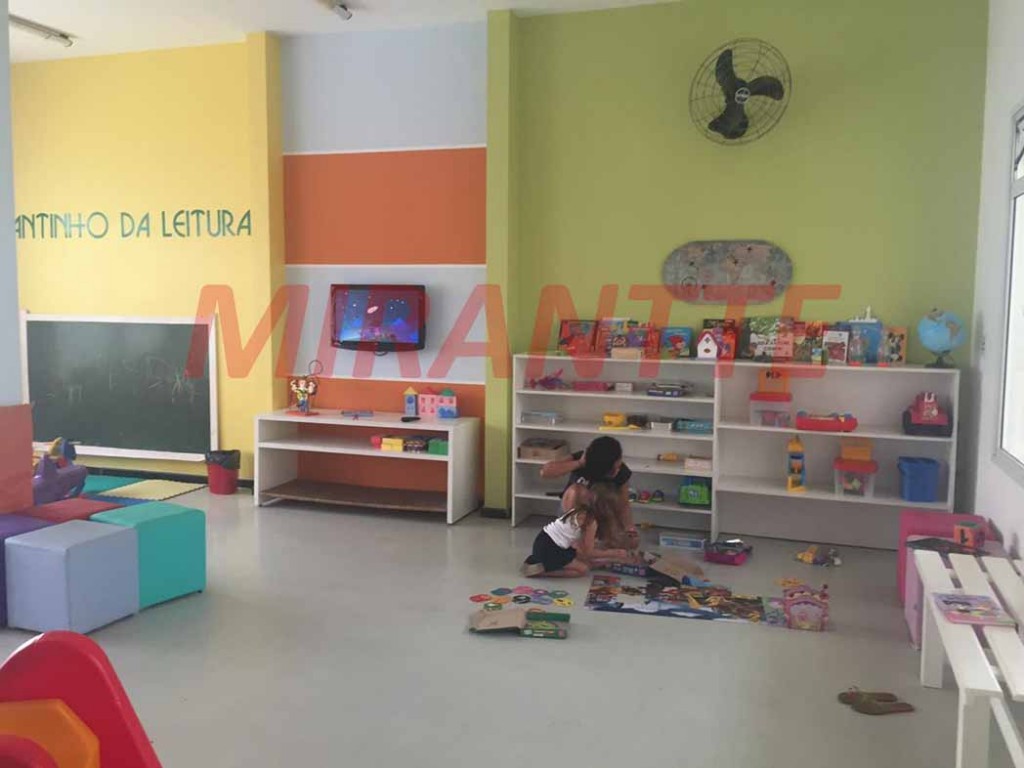 Sobrado de 380m² com 4 quartos em Alphaville