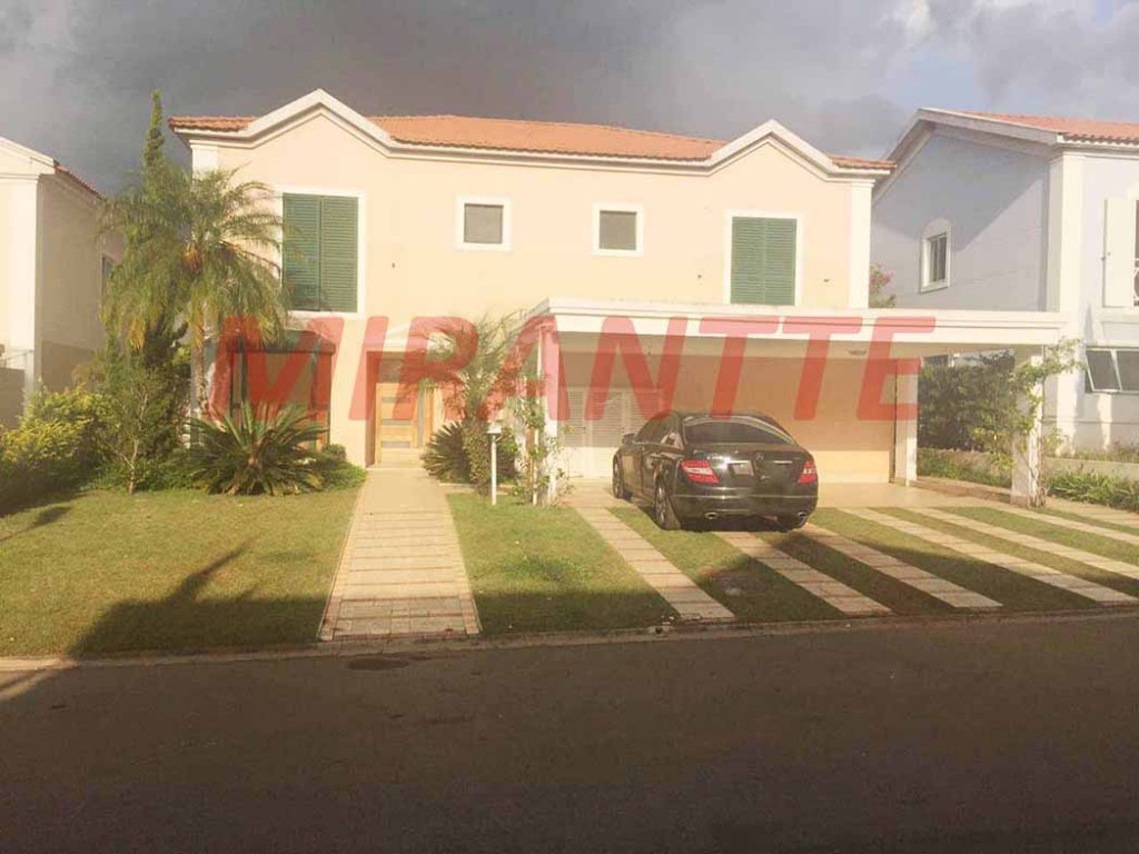 Sobrado de 380m² com 4 quartos em Alphaville