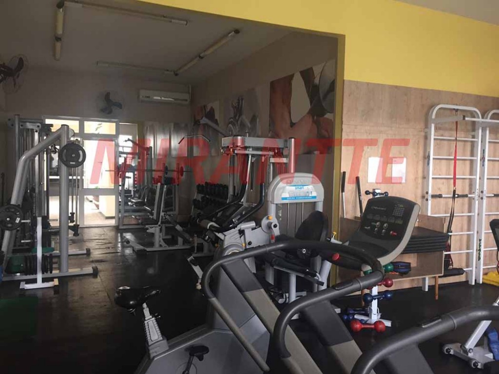 Sobrado de 380m² com 4 quartos em Alphaville
