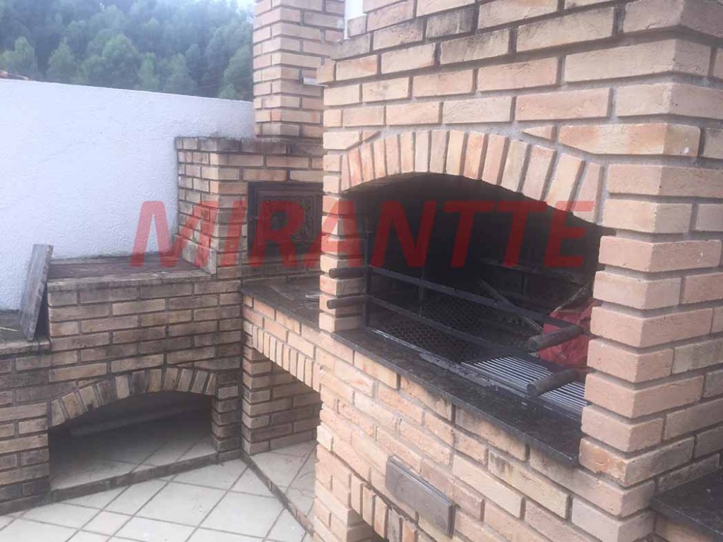 Sobrado de 380m² com 4 quartos em Alphaville