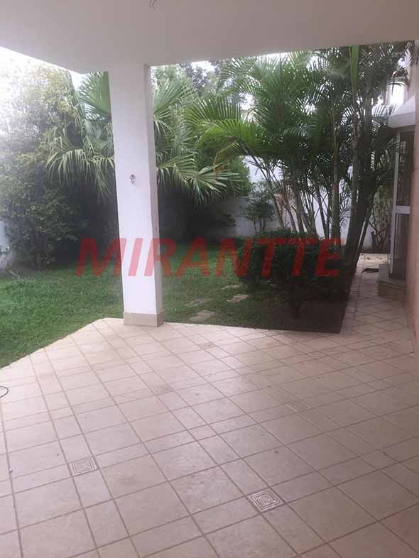 Sobrado de 380m² com 4 quartos em Alphaville