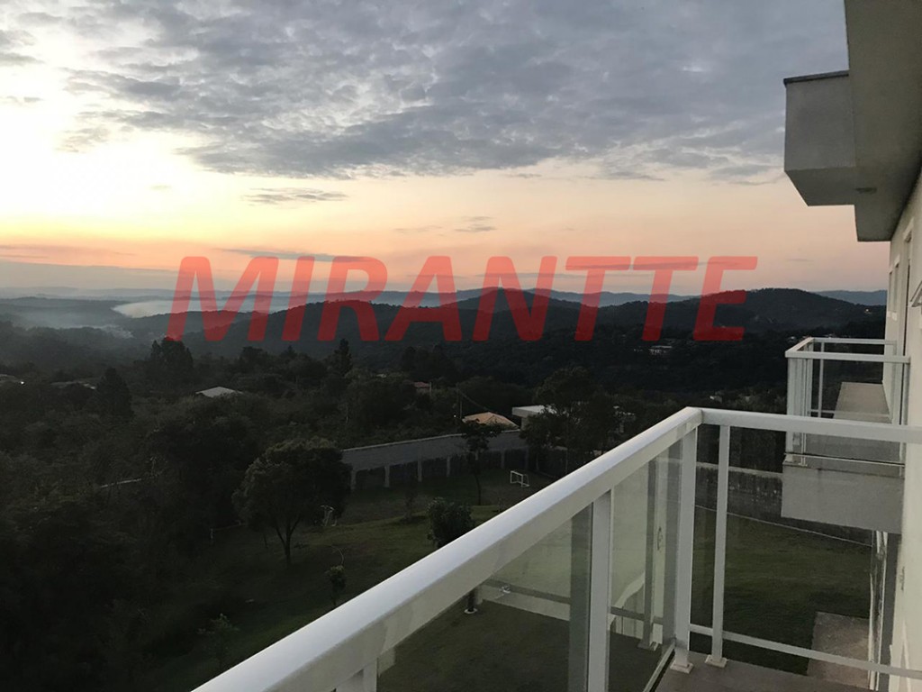 Sobrado de 450m² em Serra Da Cantareira