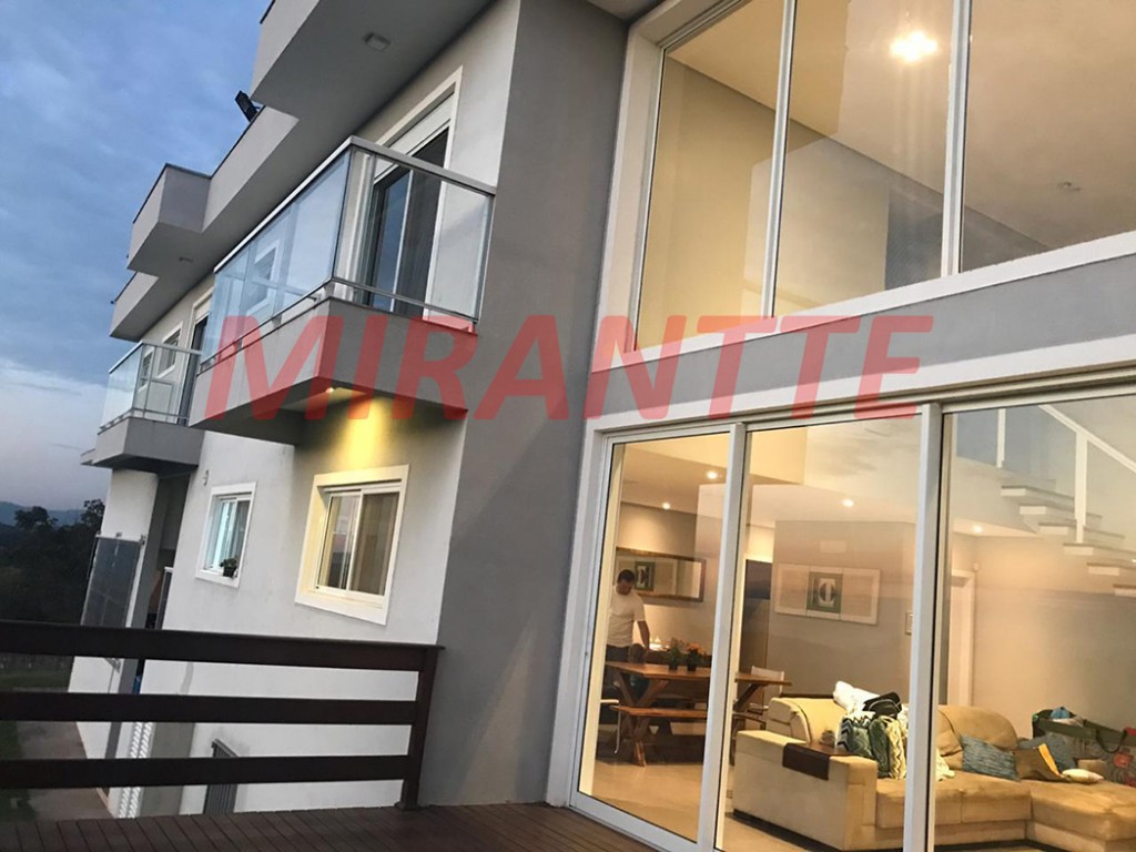 Sobrado de 450m² em Serra Da Cantareira