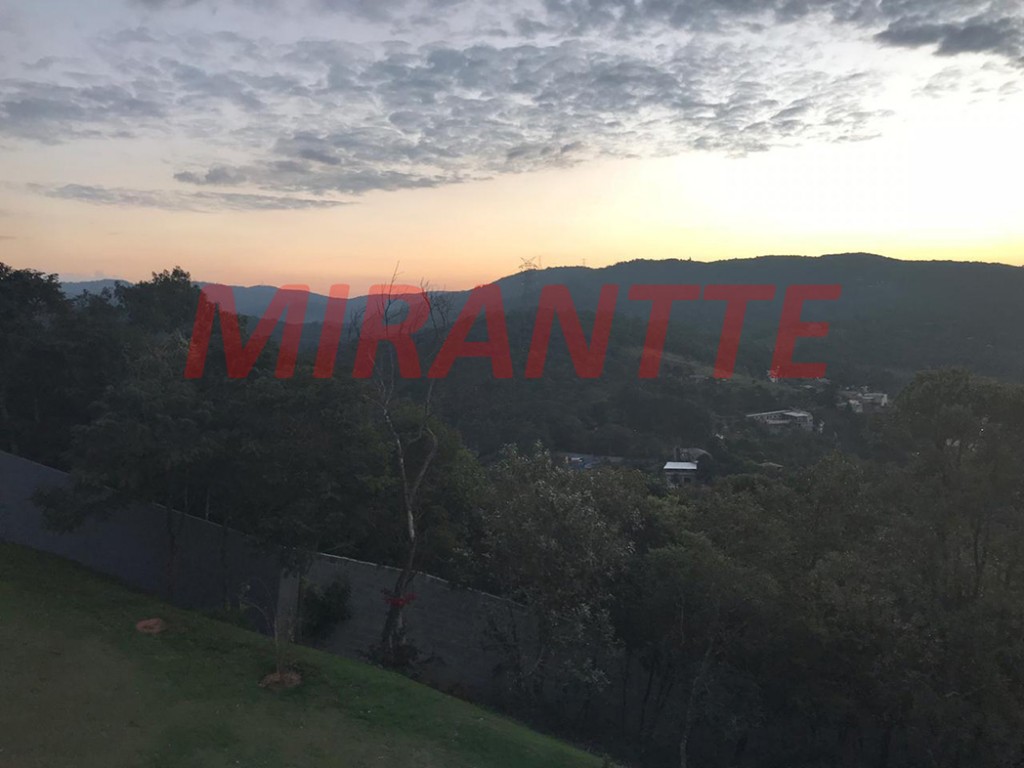 Sobrado de 450m² em Serra Da Cantareira