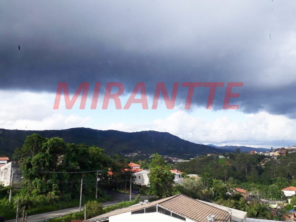 Comercial de 800m² em Serra Da Cantareira
