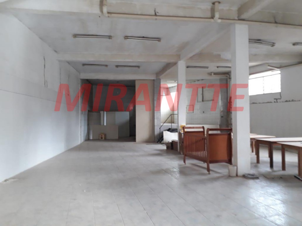 Comercial de 800m² em Serra Da Cantareira