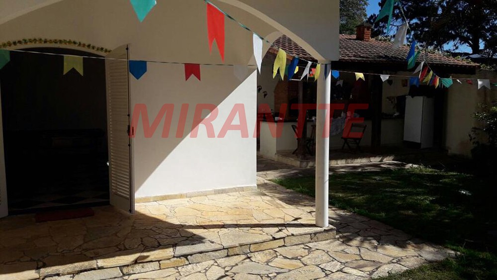 Sobrado de 690m² com 4 quartos em Serra da Cantareira
