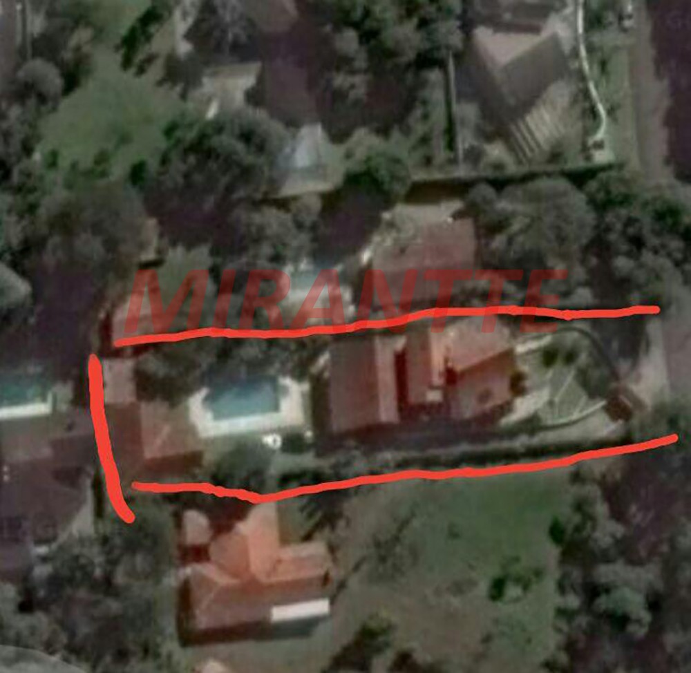 Sobrado de 690m² com 4 quartos em Serra da Cantareira