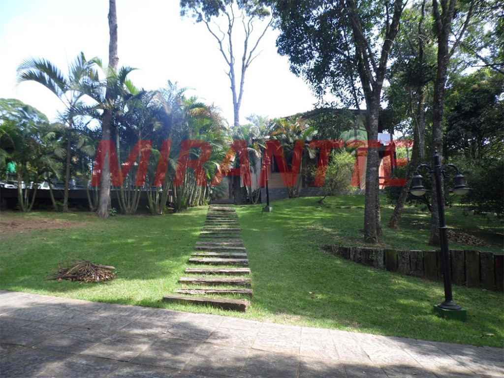 Sobrado de 580m² com 4 quartos em Serra da Cantareira