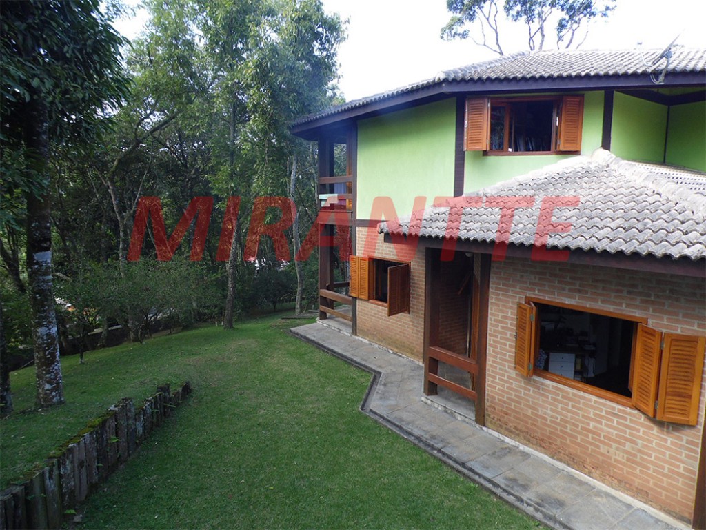 Sobrado de 580m² com 4 quartos em Serra da Cantareira