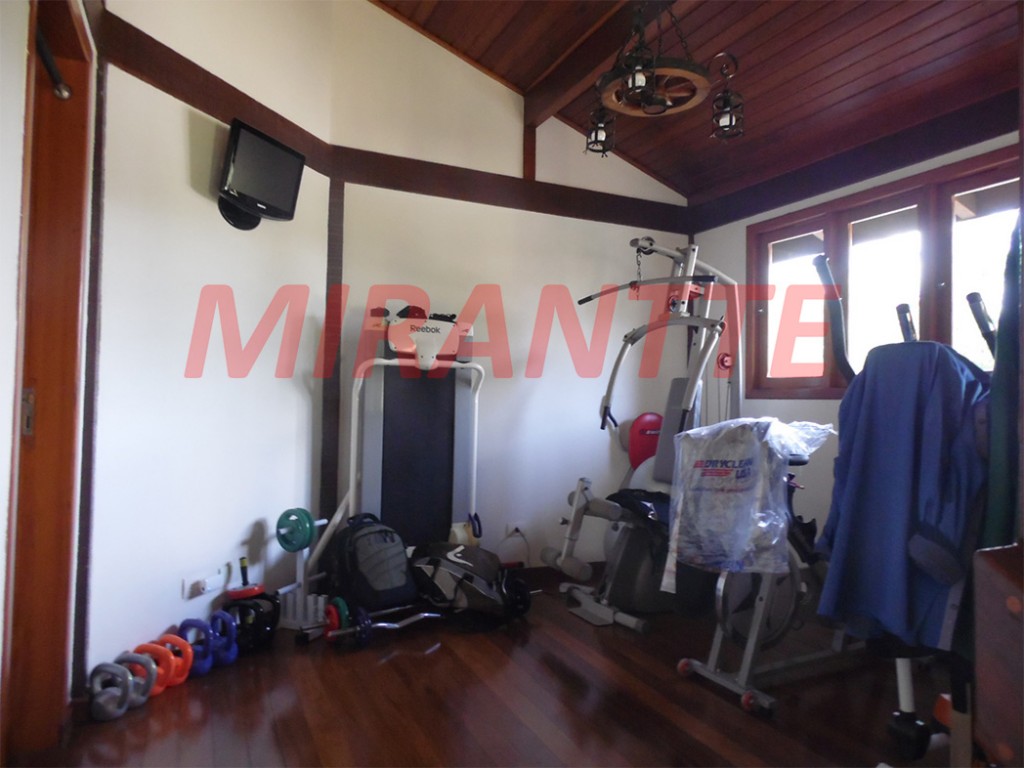 Sobrado de 580m² com 4 quartos em Serra da Cantareira