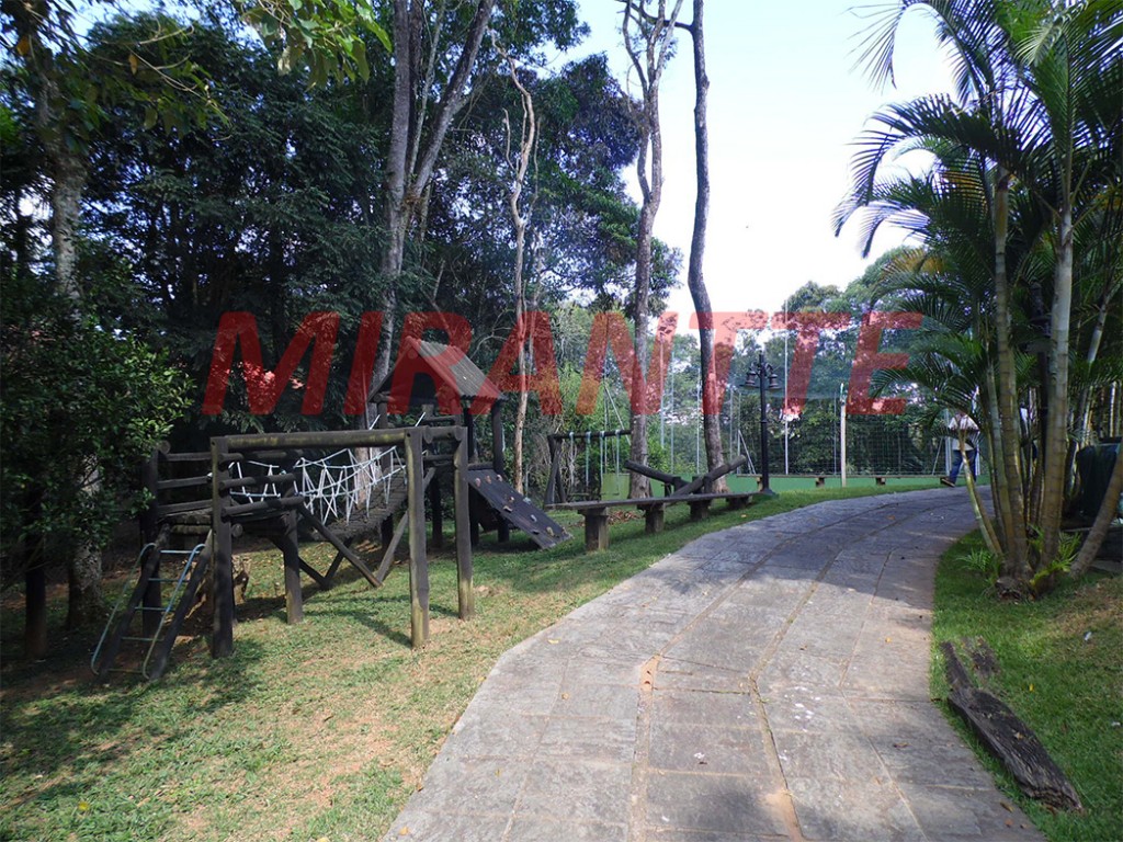 Sobrado de 580m² com 4 quartos em Serra da Cantareira