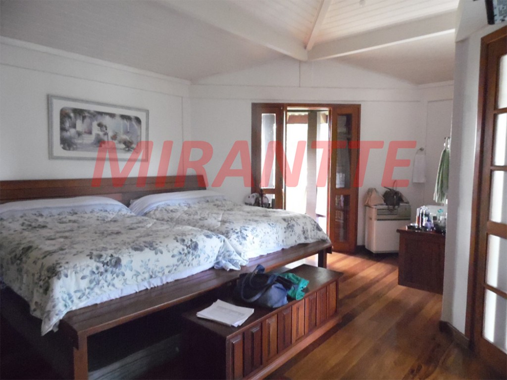 Sobrado de 580m² com 4 quartos em Serra da Cantareira