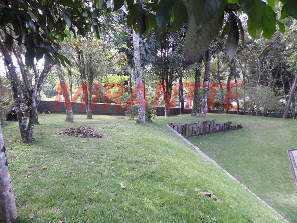 Sobrado de 580m² com 4 quartos em Serra da Cantareira