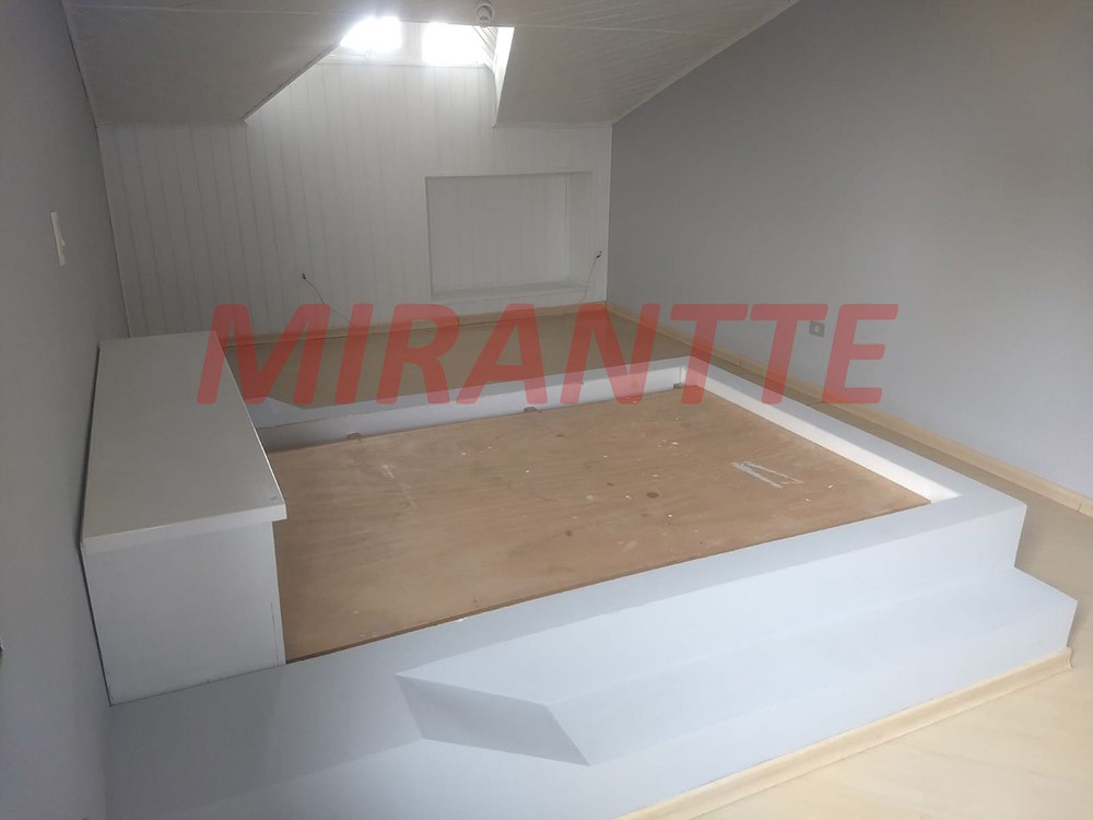 Sobrado de 306m² com 4 quartos em Vila Rosália